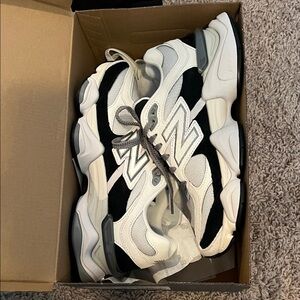 Woman’s New Balance 9060 size 9